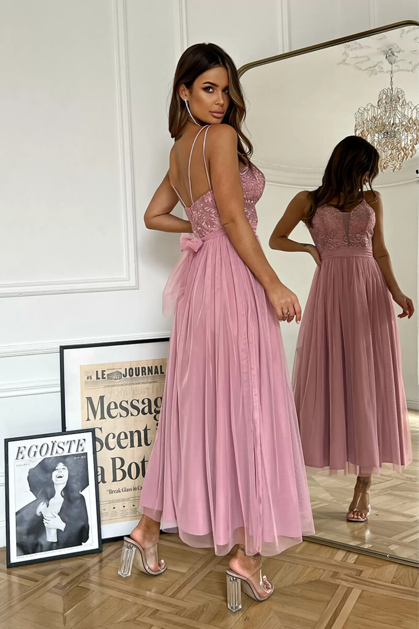 Abito midi svasato princess con corpetto in tulle ricamato e gonna in tulle a strati