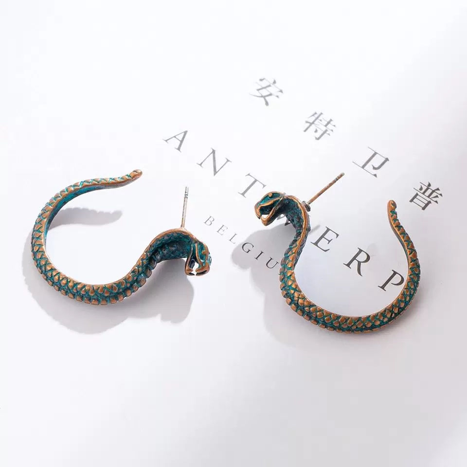 Distressed Celebrity Wear Cobra Snake Styled Earring